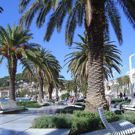 לינה וארוחת בוקר Luxury Skystar-split