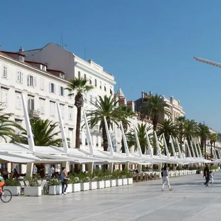 לינה וארוחת בוקר Luxury Skystar-split