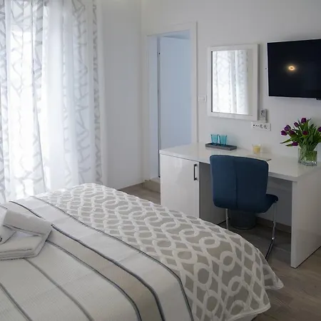 Luxury Skystar-split לינה וארוחת בוקר 4*