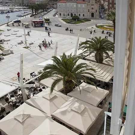 Luxury Skystar-split לינה וארוחת בוקר 4*