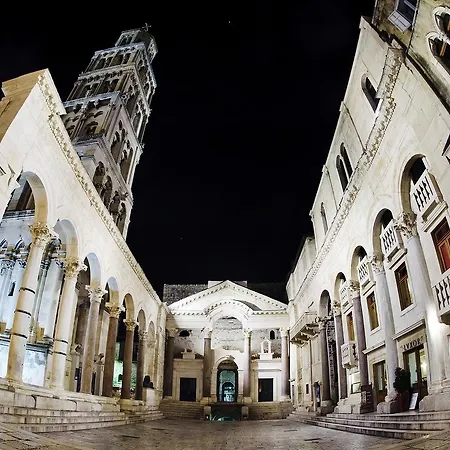 Luxury Skystar-split לינה וארוחת בוקר 4*