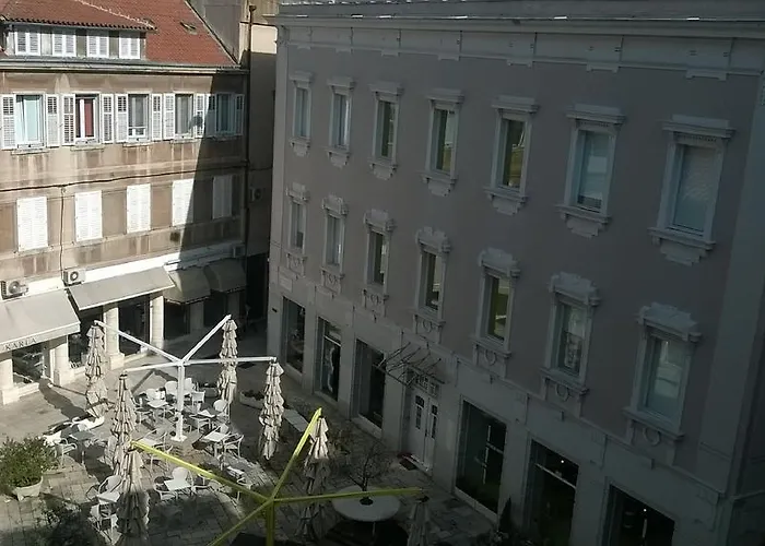 Luxury Skystar-split