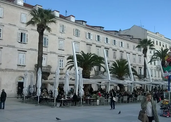 Alojamento de Acomodação e Pequeno-almoço Luxury Skystar-split 4*