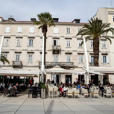 Luxury Skystar-split